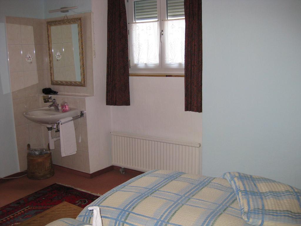 Garni Fluela Susch Hotel Værelse billede